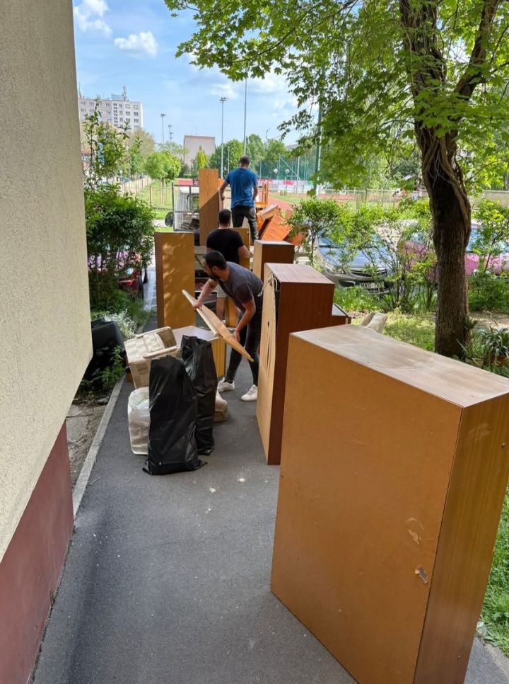 Bútorok,Ruha,Háztartási gépek